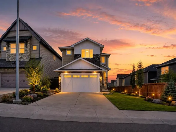 368 S Nolanhurst Cres NW, Calgary, AB T3R 0Z1