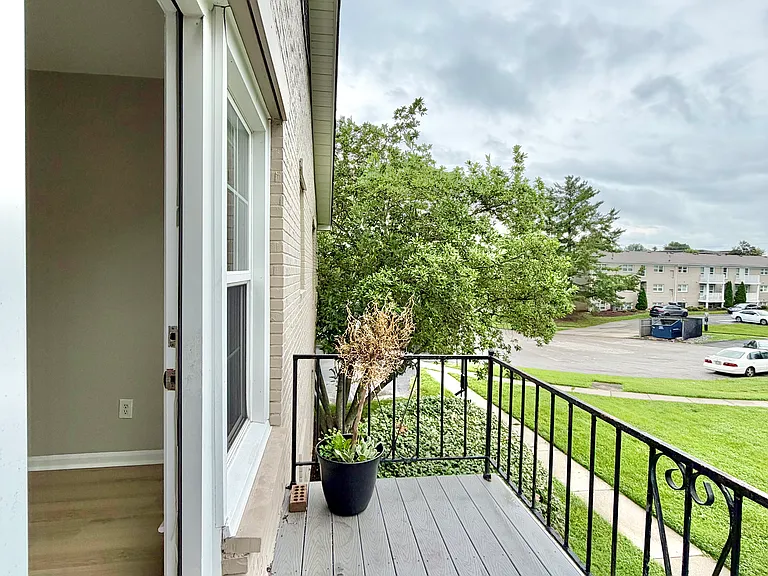 163 Lakeshore Dr #A36 — Photo 3