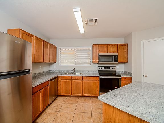 5th image of 10537 W Louise Dr