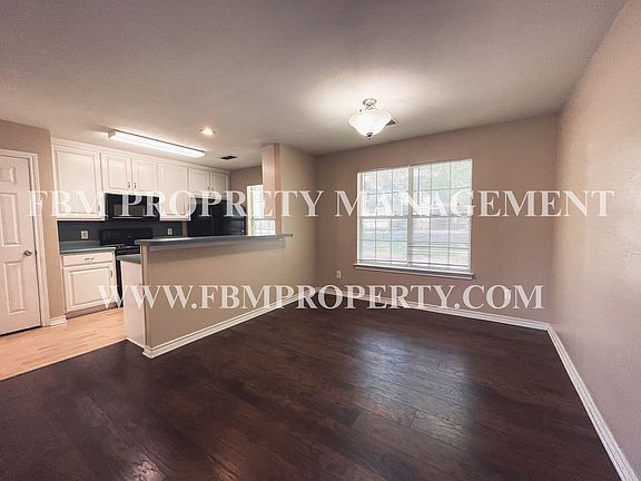 4th image of 505 E Burnett St