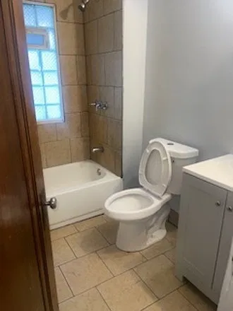 2 bed, $1,250 — Photo 2