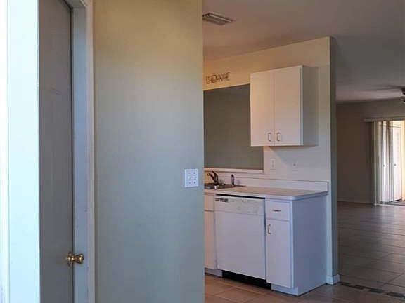 5th image of 610/612 SE 8th St