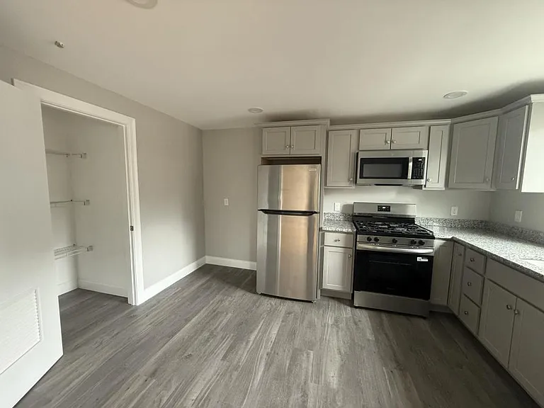 534 Locust St — Photo 3