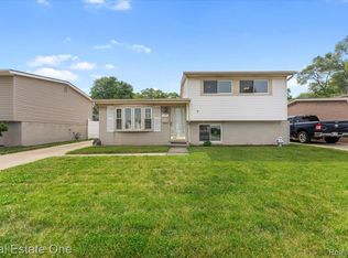 9454 Birch St, Taylor, MI 48180