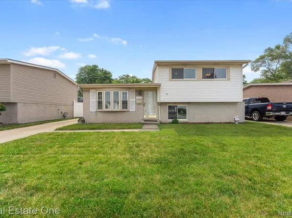 9454 Birch St, Taylor, MI 48180