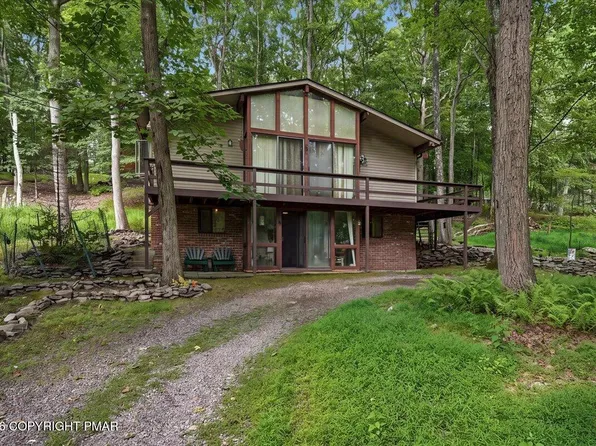 2130 Fawn Ln, Bushkill, PA 18324