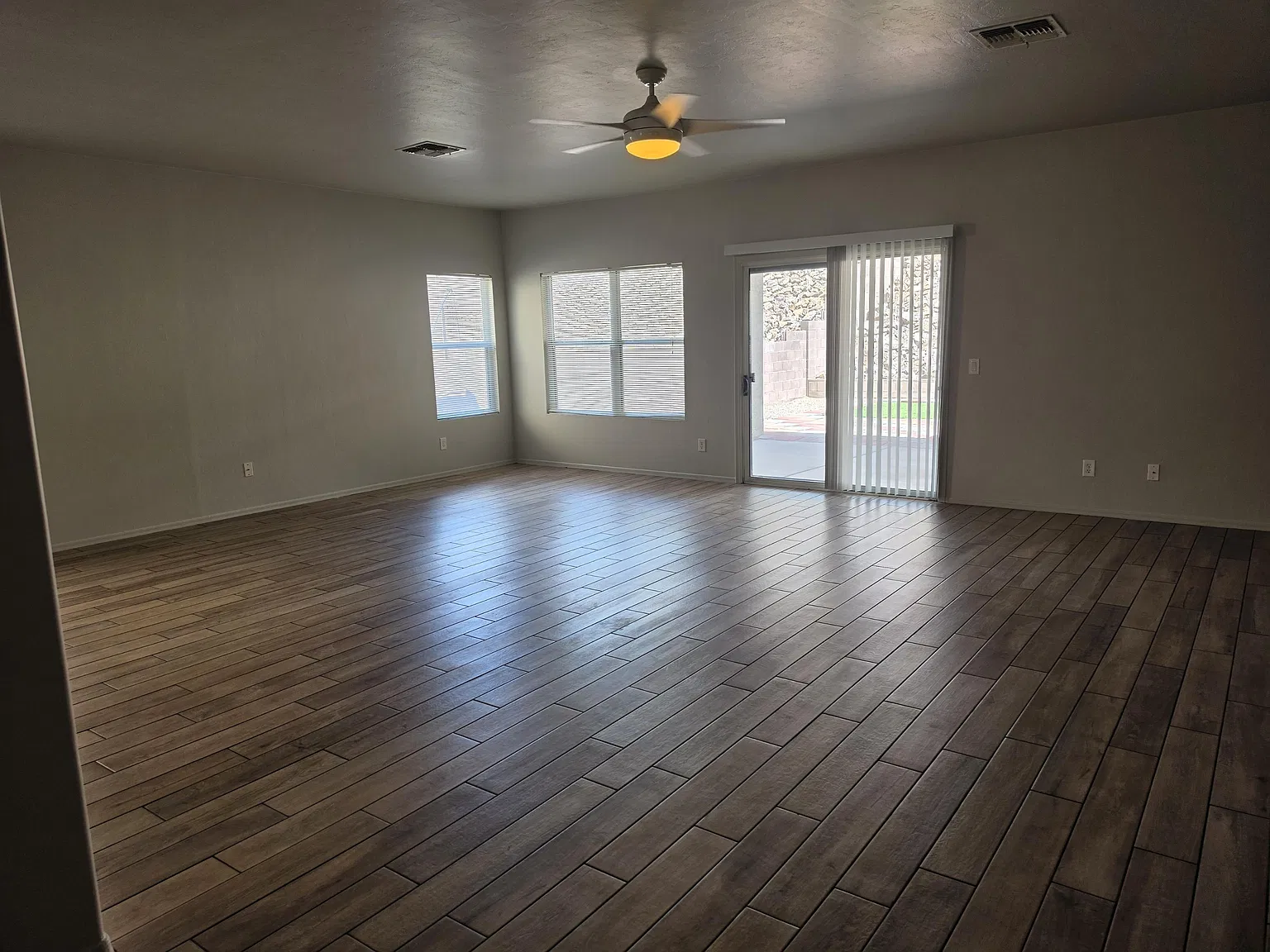 4 bed, 2045 sqft, $2,100 — Photo 3