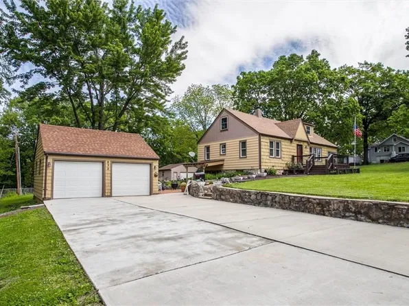 832 W 30th St, Independence, MO 64055