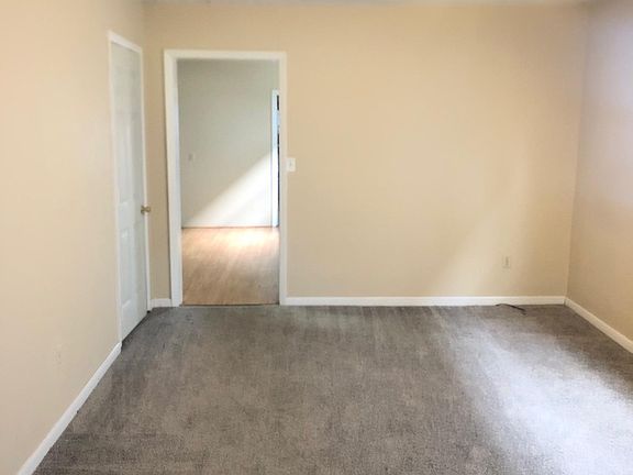 3rd image of 146 Seymour St