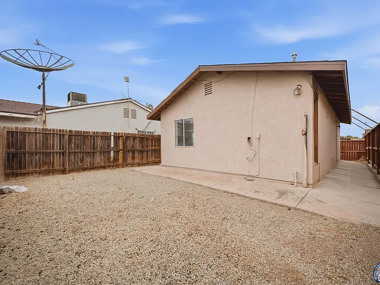 1077 Wozencraft St #2 — Photo 4