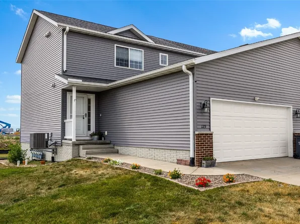 129 Woodstone Ln SW, Cedar Rapids, IA 52404