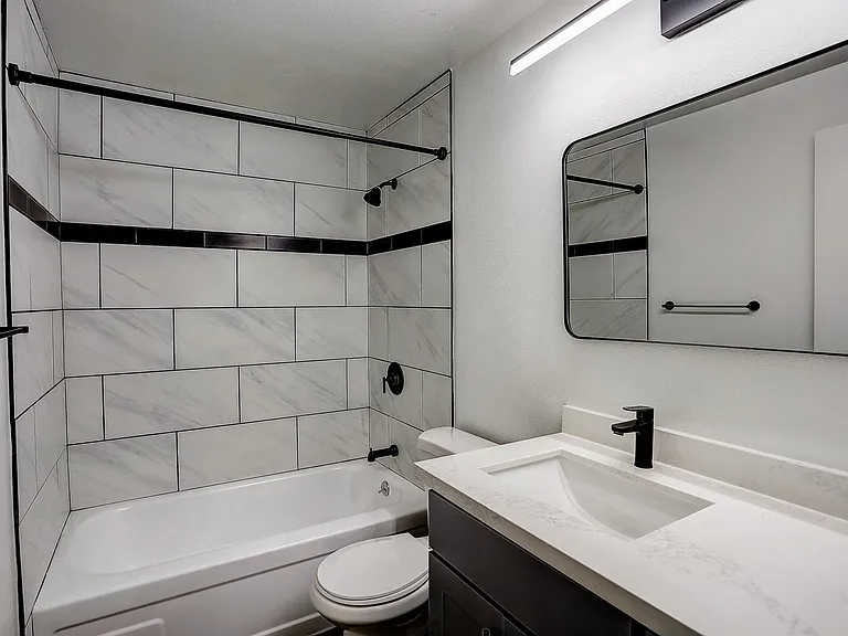 Sunset East Apartments — Photo 6