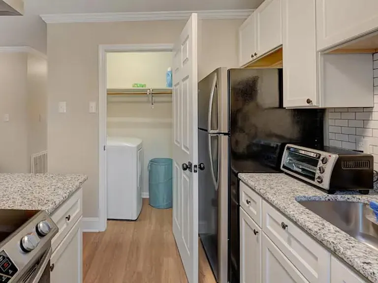 2225 Summit St #2 — Photo 5