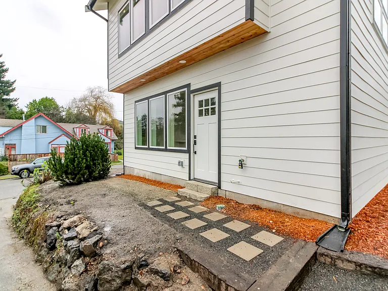 1117 Veneta Ave — Photo 18