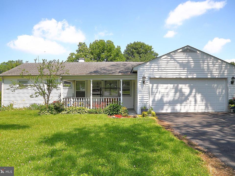 1st image of 68 Pilgrim Dr