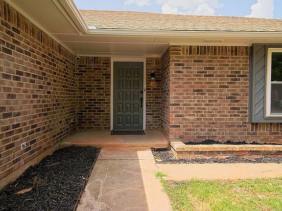 2nd image of 2817 Summerfield Dr