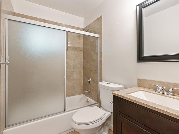 5th image of 1682 Carmel Dr