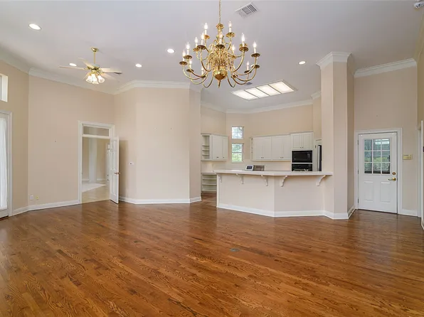 745 Southern Trace Pkwy, Shreveport, LA 71106