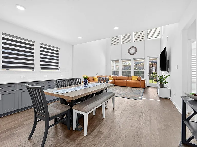 4000 Nightingale St — Photo 1