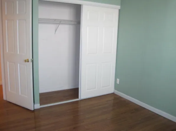 1640 South St APT 2R, Philadelphia, PA 19146