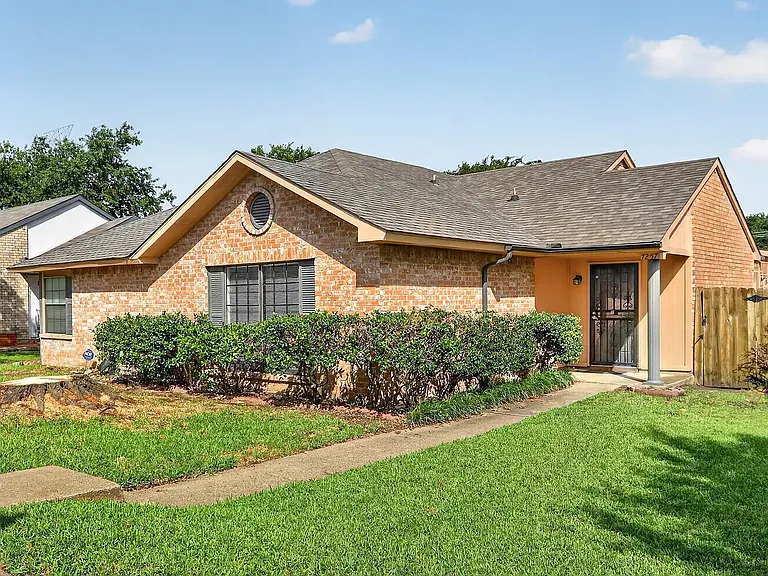 7257 Pineberry Rd — Photo 2