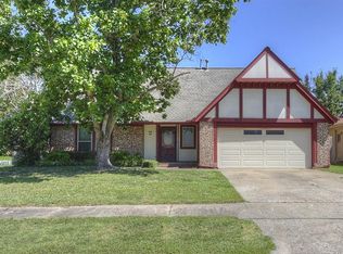 1112 W Queens Pl, Broken Arrow, OK 74012