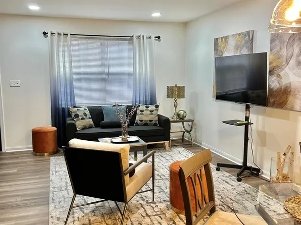 8838 Hunter Ridge Dr, Charlotte, NC 28226