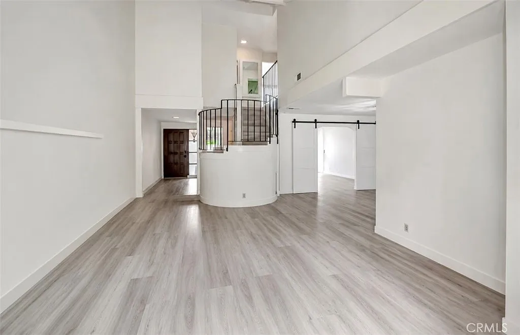 3 bed, 2.5 bath, 1649 sqft, $6,200 — Photo 2