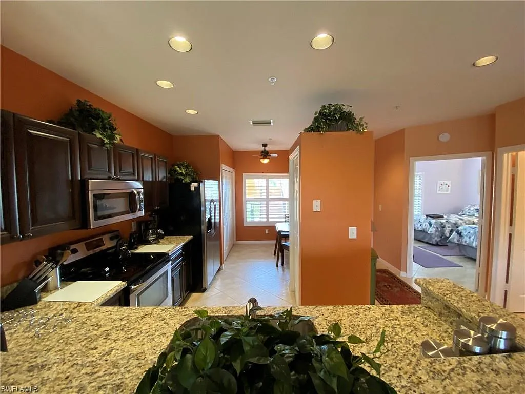 2 bed, 2.0 bath, 1290 sqft, $5,000 — Photo 3