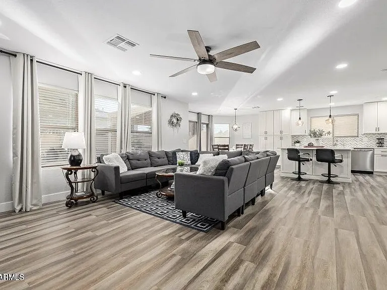 10617 W Daley Ln — Photo 9