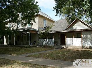 913 W Chestnut St, Denison, TX 75020