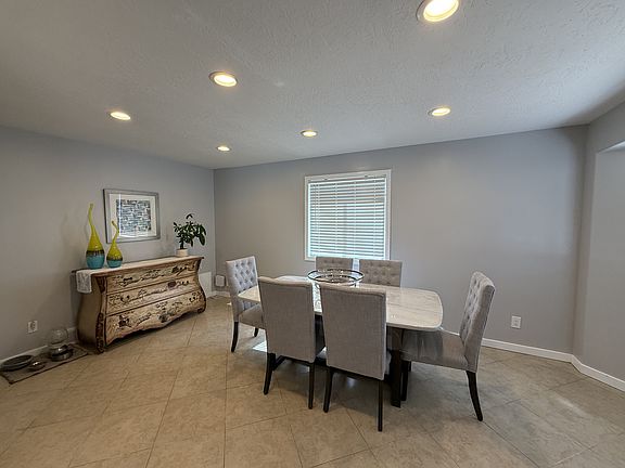 5th image of 4112 S King Arthur Dr