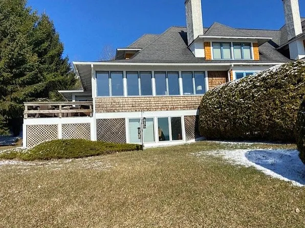 137 Wood Cliff Dr, Plattsburgh, NY 12901