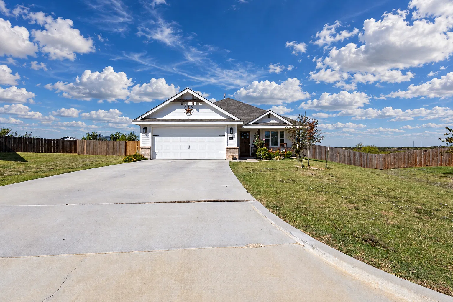 3 bed, 1365 sqft, $2,300 — Photo 1