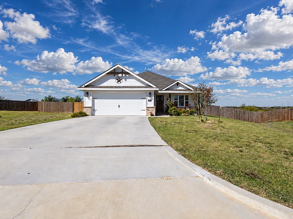 110 Aquilla Way E