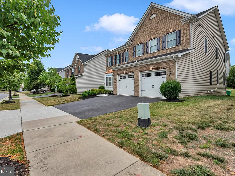 14611 Highbury Ln — Photo 4