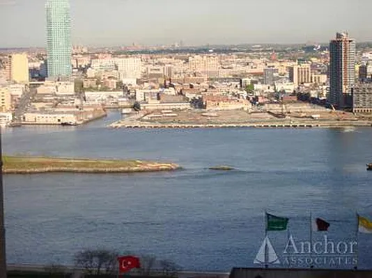 Rented by Anchor Associates | media 49