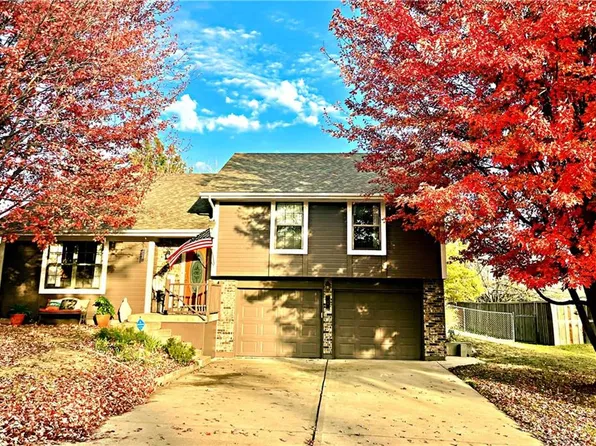 906 Hillcrest St, Pleasant Hill, MO 64080