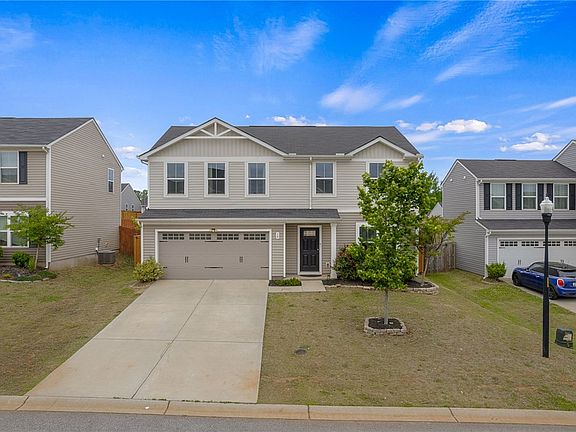 4th image of 10 Wedgemere Dr