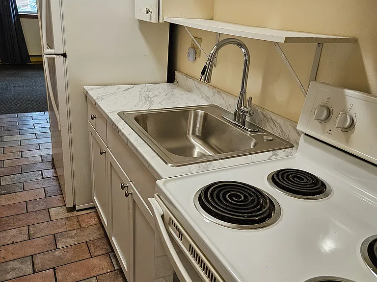 27 Gordon St #205 — Photo 2