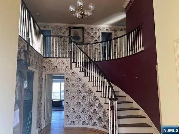 436 W Saddle River Rd, Upper Saddle River, NJ 07458