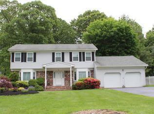 3 Timber Ln, Manalapan, NJ 07726