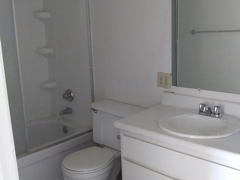 2223 Edison Ave #13 — Photo 4