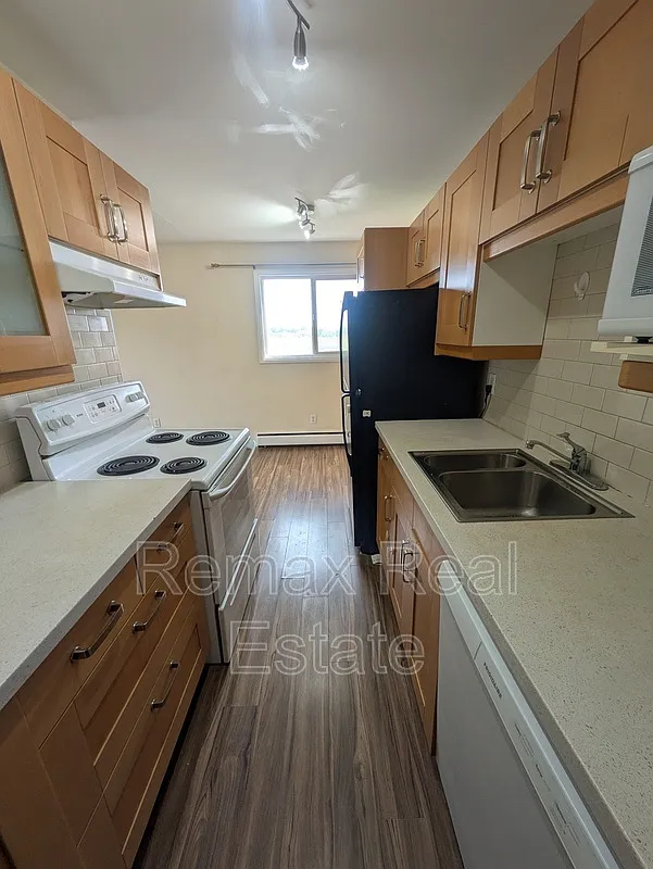 2 bed, 1.0 bath, $1,400 — Photo 1