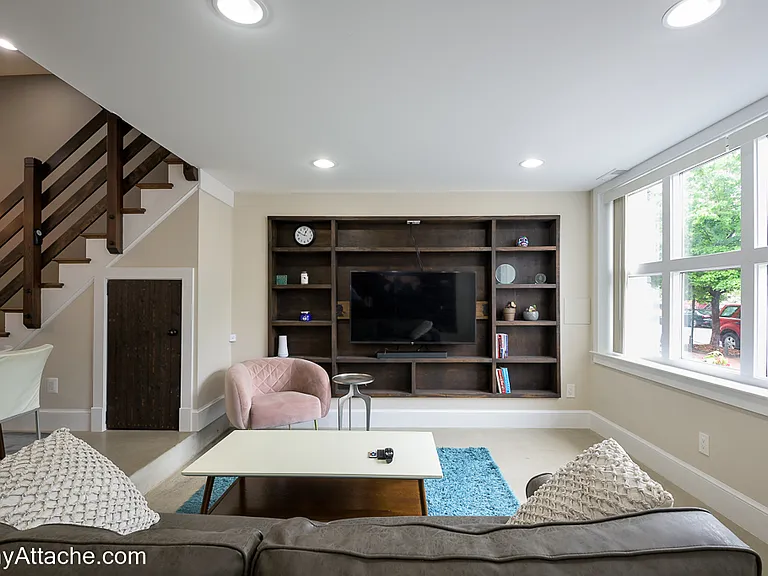 717 F St NE — Photo 8