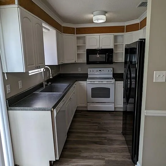 1100-3H Pineland Ave — Photo 5