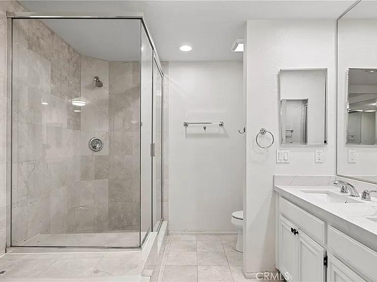 1630 S Bentley Ave #103 — Photo 25