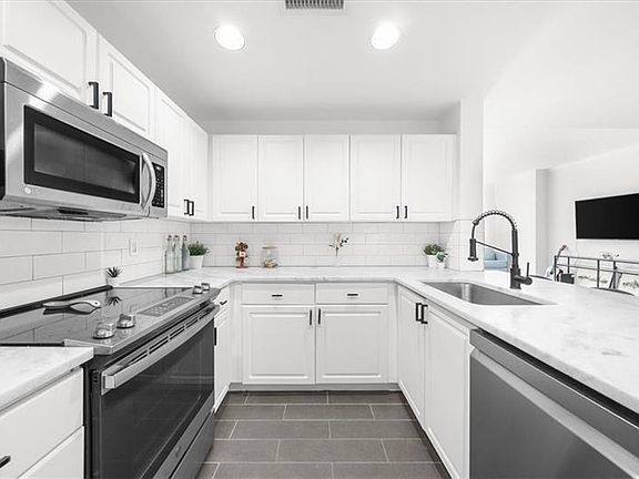 3rd image of 3475 Oak Valley Rd NE APT 410