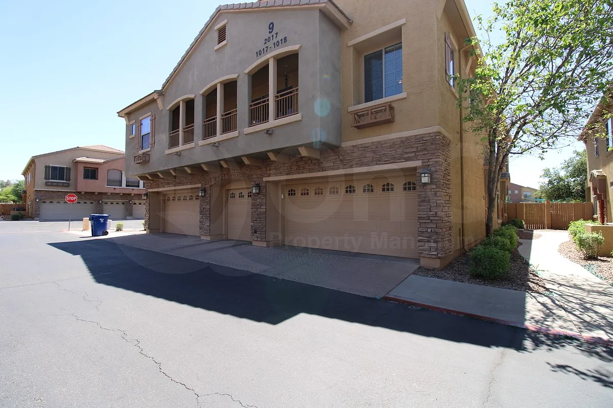 2 bed, 2.0 bath, 1184 sqft, $1,870 — Photo 2