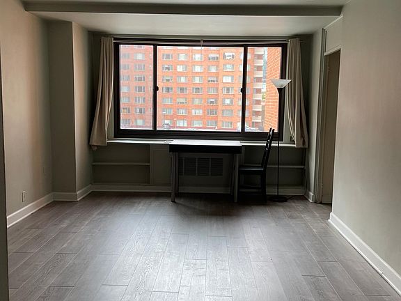 2nd image of 1021 Arlington Blvd #517